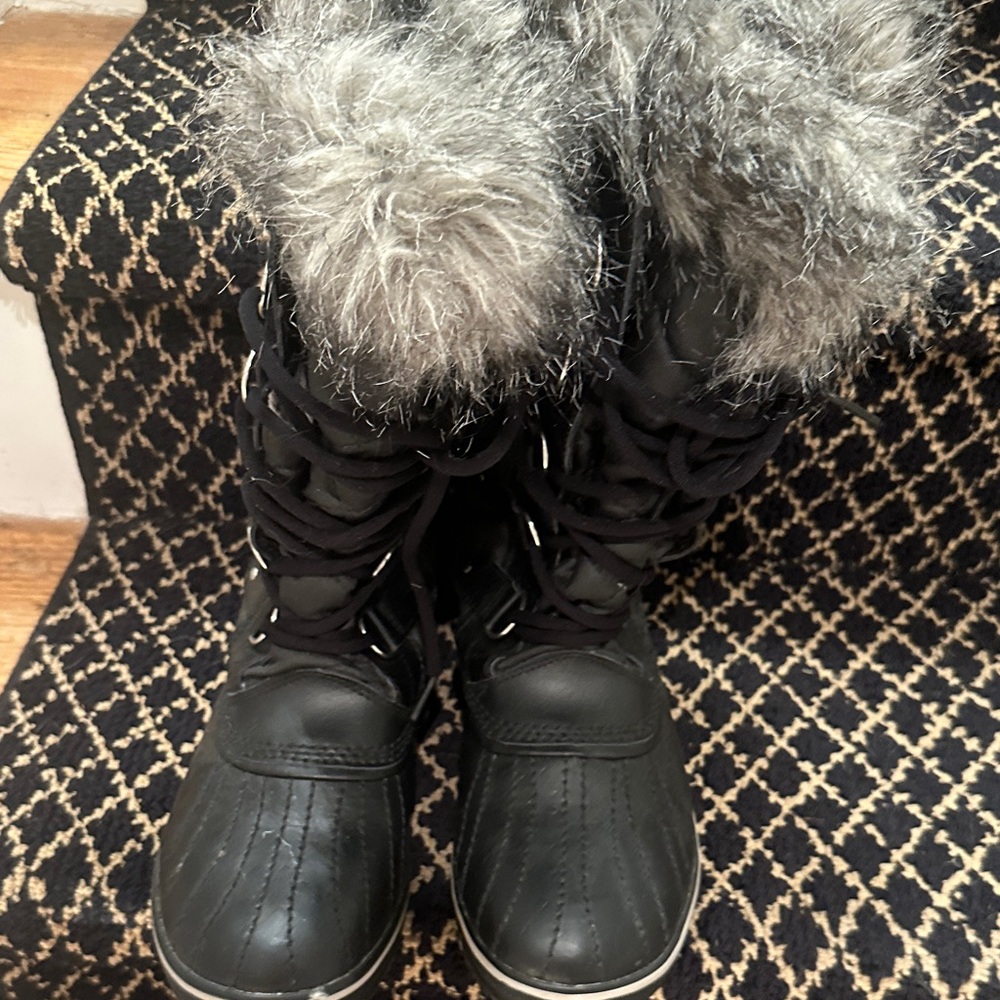 Sorel Black Lace Up Boots with Faux Fur